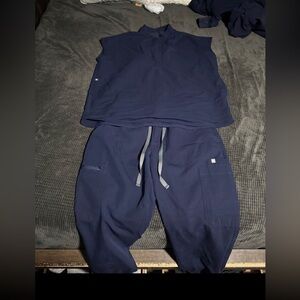 Figs Navy Rafaela Oversized Scrub Top
Figs Navy Uman Relaxed Joggers